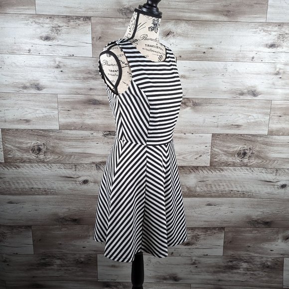 Forever 21* Women's Sleeveless Boat Neck Half Zipper Back Midi Dress~Size Medium - Picture 3 of 13